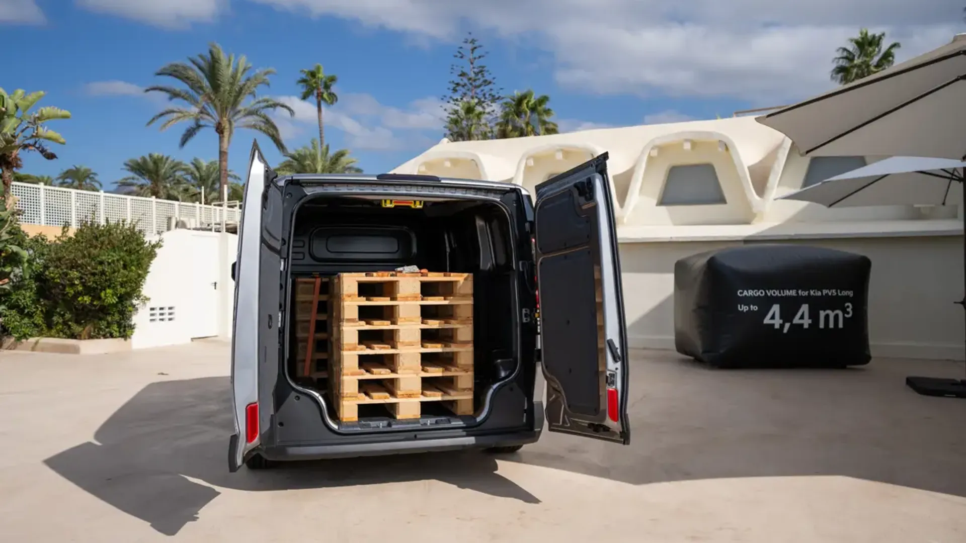 Elettronauti - Kia PV5 Cargo Long Range - Argento - Vano di carico - Bagagliaio