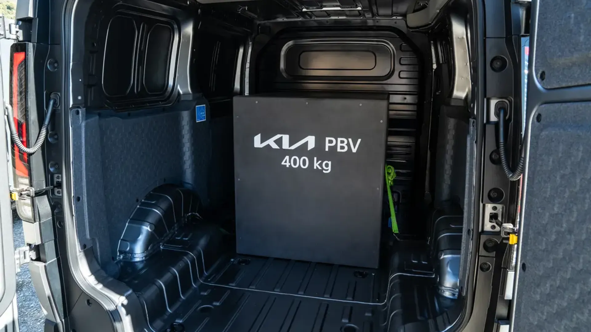Elettronauti - Kia PV5 Cargo Long Range - Bianco - Vano di carico - Bagagliaio