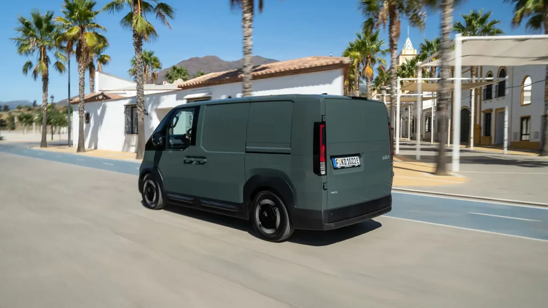 Elettronauti - Kia PV5 Cargo Long Range - Bianco - Esterno - Vista anteriore a tre quarti