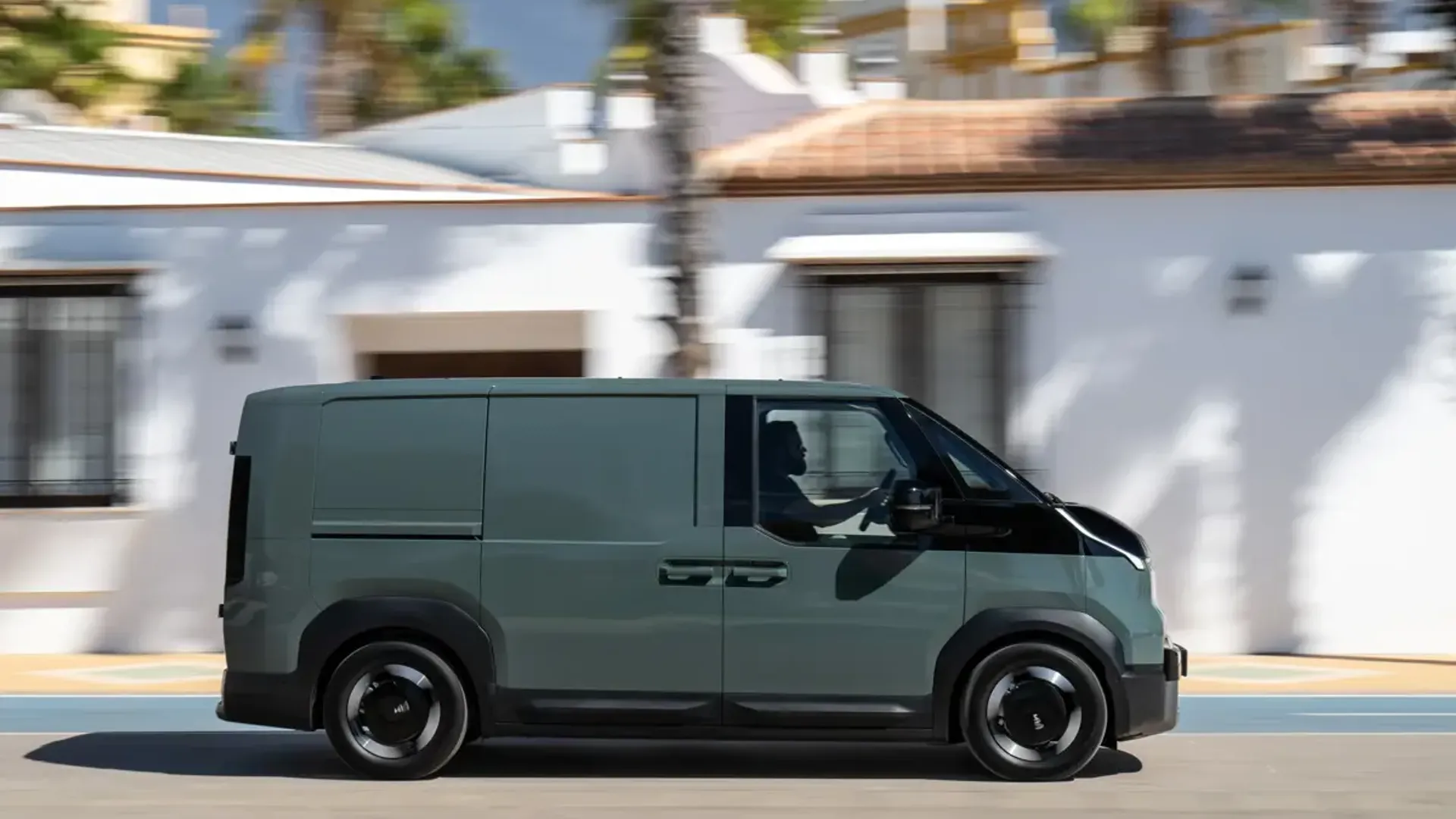 Elettronauti - Kia PV5 Cargo Long Range - Bianco - Esterno - Vista anteriore a tre quarti
