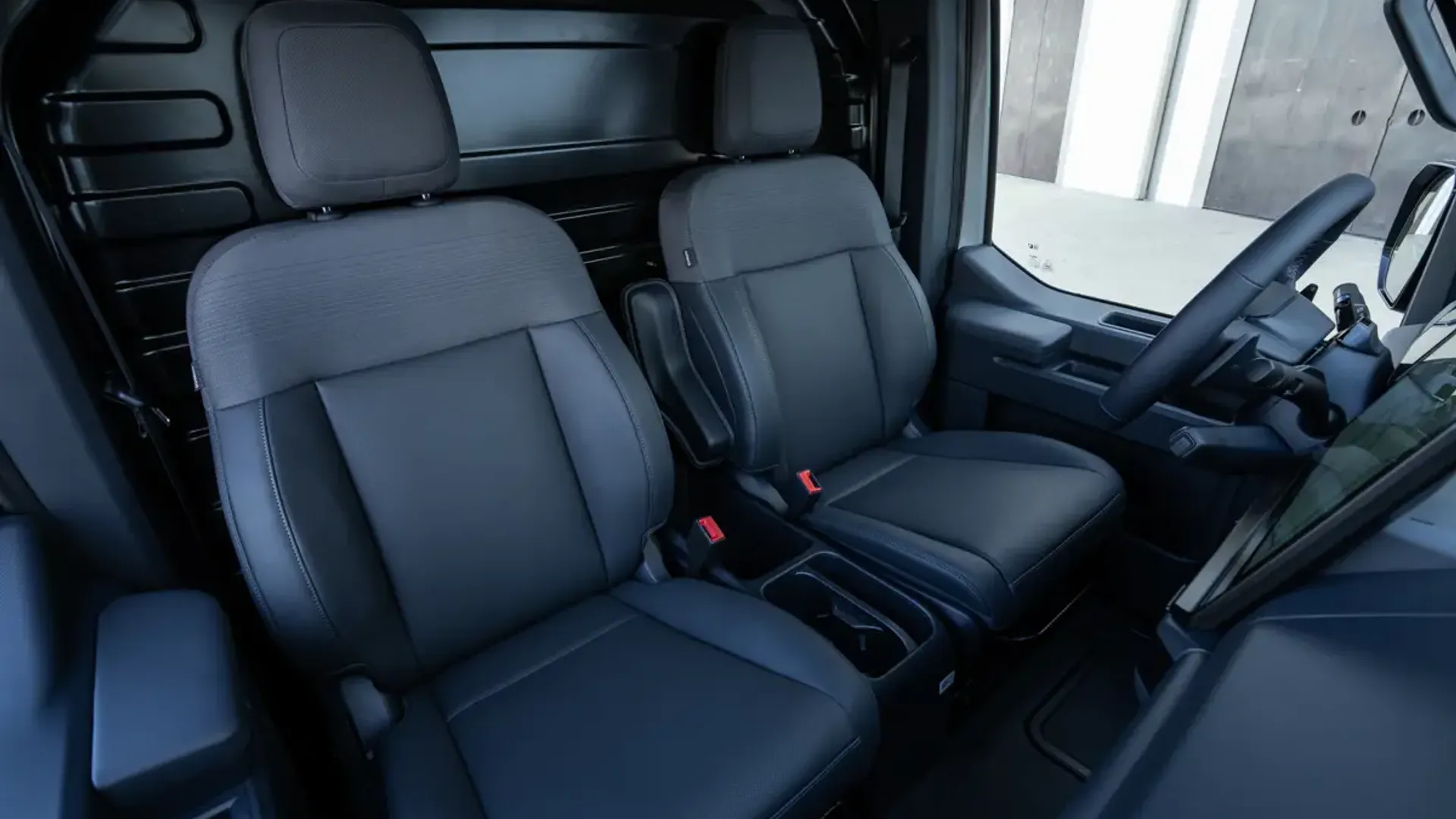 Elettronauti - Kia PV5 Cargo Long Range - Grigio - Sedili - Sedili anteriori