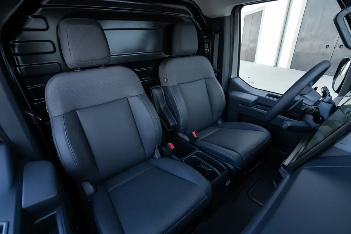 Elettronauti - Kia PV5 Cargo Long Range - Grigio - Sedili - Sedili anteriori