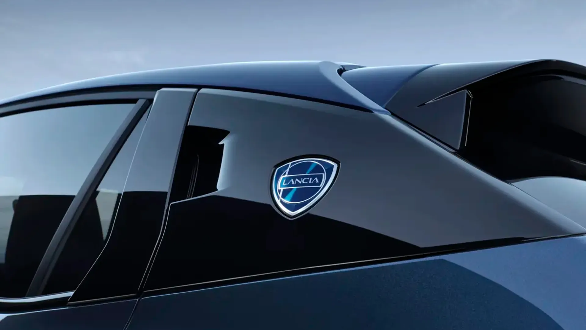 Elettronauti - Lancia Ypsilon - Blu - Esterno - Vista posteriore a tre quarti