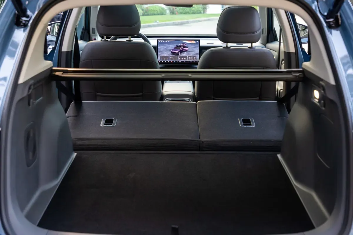 Elettronauti - Leapmotor B10 Standard Range - Vano di carico - Bagagliaio