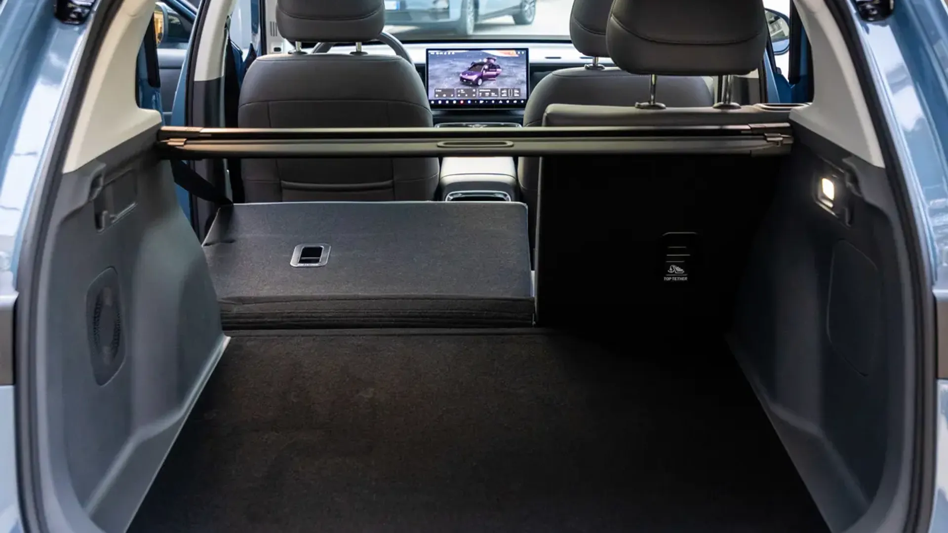 Elettronauti - Leapmotor B10 Standard Range - Vano di carico - Bagagliaio