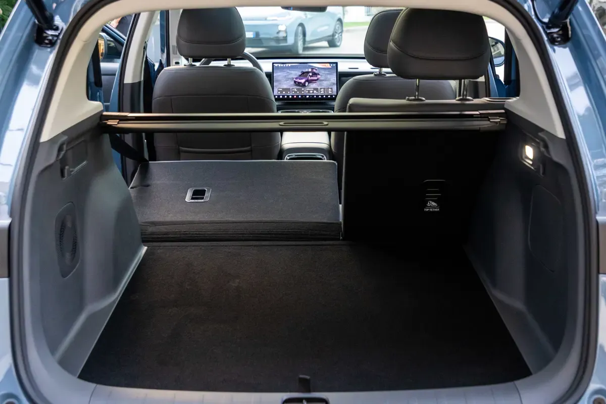 Elettronauti - Leapmotor B10 Standard Range - Vano di carico - Bagagliaio
