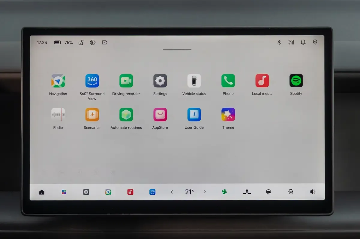 Elettronauti - Leapmotor B10 Standard Range - Infotainment - Vista della plancia