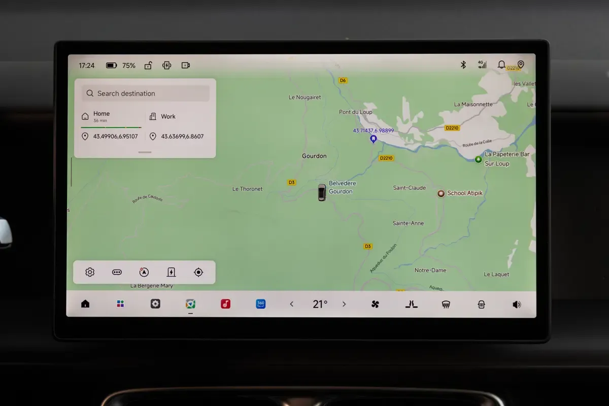 Elettronauti - Leapmotor B10 Standard Range - Infotainment - Vista della plancia