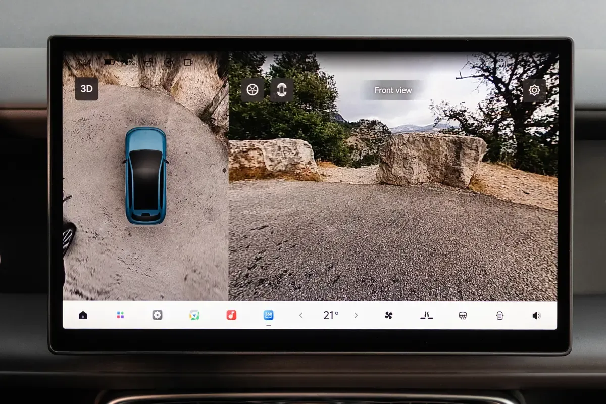 Elettronauti - Leapmotor B10 Standard Range - Infotainment - Vista della plancia