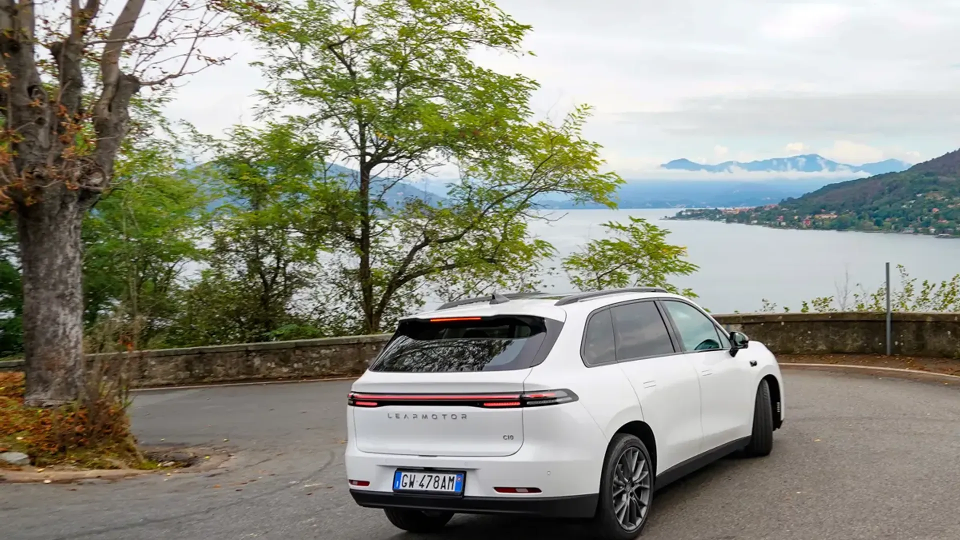 Elettronauti - Leapmotor C10 69kWh RWD - Grigio - Esterno - Vista anteriore a tre quarti