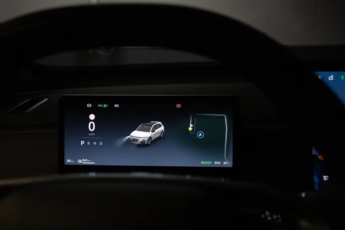 Elettronauti - Leapmotor C10 69kWh RWD - Infotainment - Vista della plancia