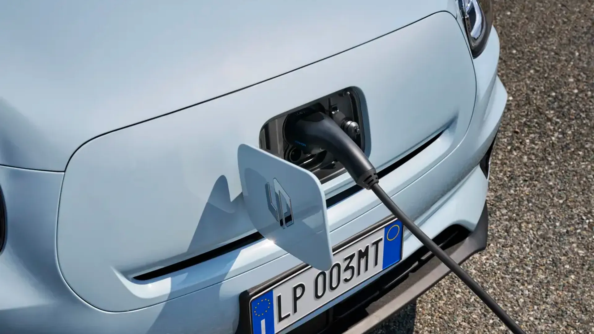 Elettronauti - Leapmotor T03 37.3 kWh - Bianco - Presa di ricarica - Vista anteriore