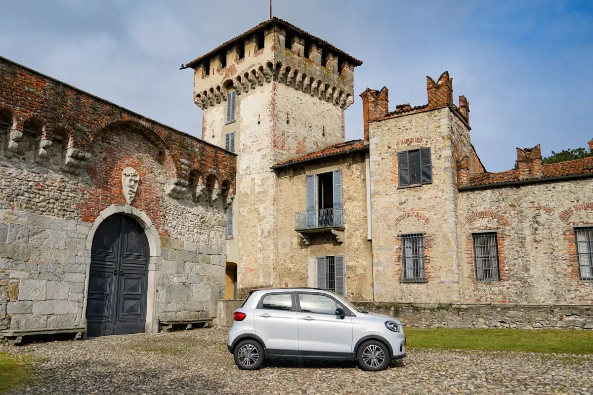 Elettronauti - Leapmotor T03 37.3 kWh - Light Blue - Esterno - Vista anteriore a tre quarti