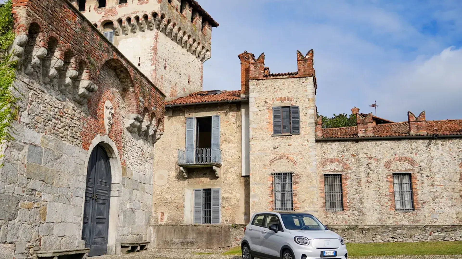 Elettronauti - Leapmotor T03 37.3 kWh - Light Blue - Esterno - Vista anteriore a tre quarti