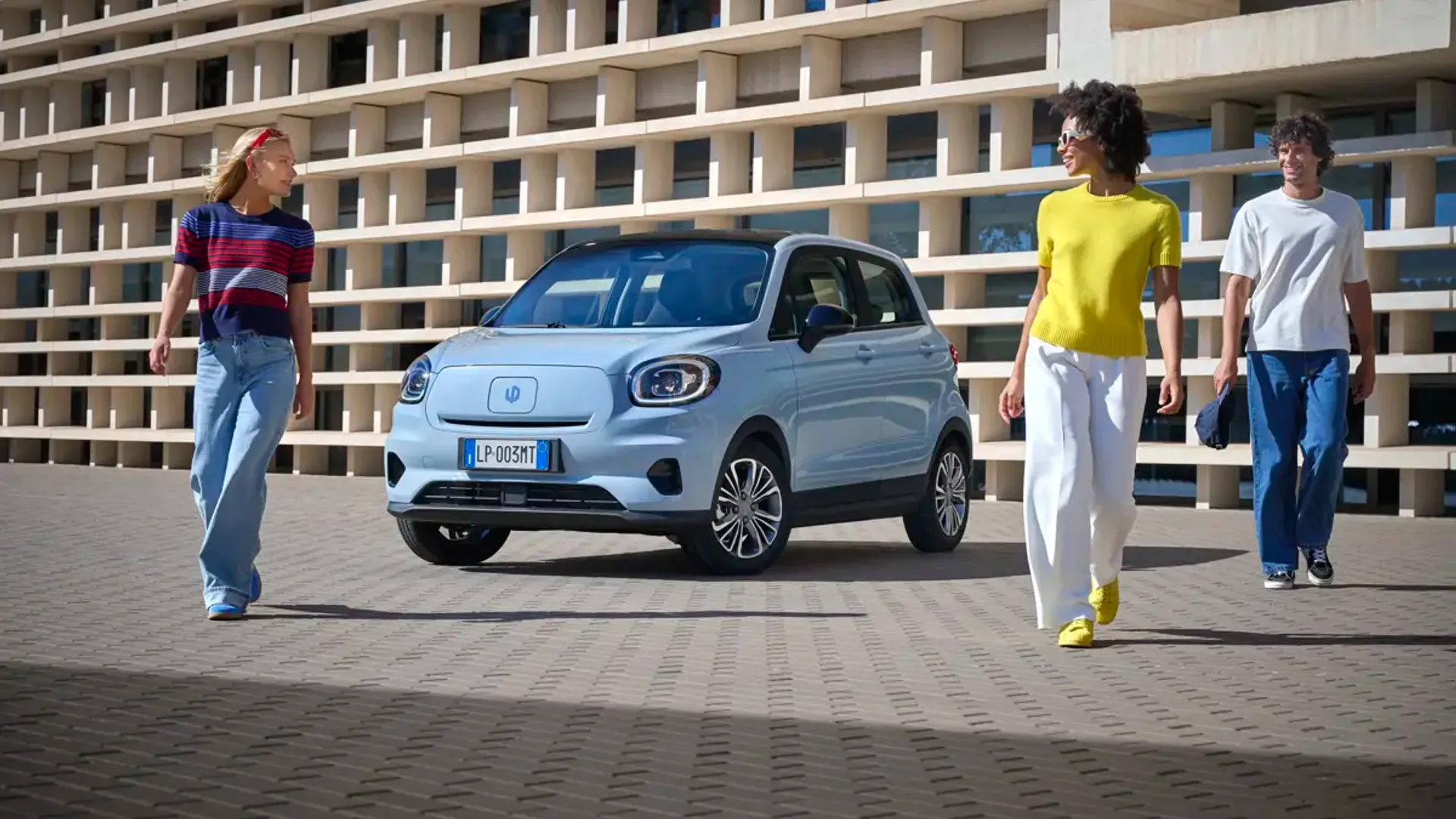 Elettronauti - Leapmotor T03 37.3 kWh - Light Blue - Esterno - Vista anteriore a tre quarti