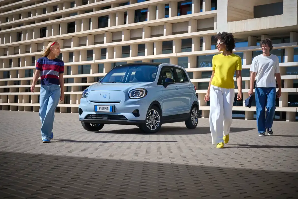 Elettronauti - Leapmotor T03 37.3 kWh - Light Blue - Esterno - Vista anteriore a tre quarti