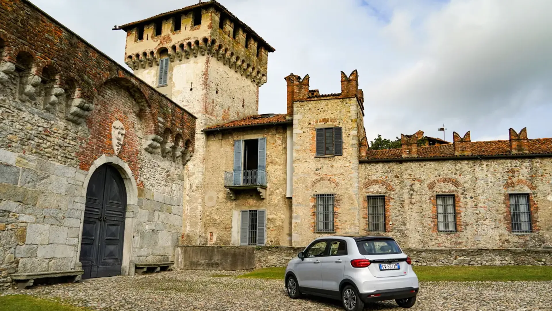 Elettronauti - Leapmotor T03 37.3 kWh - Argento - Esterno - Vista anteriore a tre quarti
