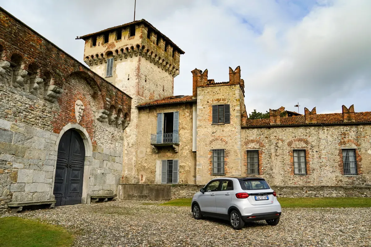 Elettronauti - Leapmotor T03 37.3 kWh - Argento - Esterno - Vista anteriore a tre quarti