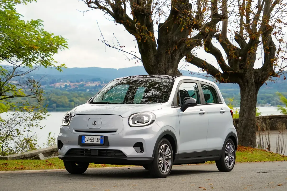 Elettronauti - Leapmotor T03 37.3 kWh - Bianco - Esterno - Vista anteriore a tre quarti