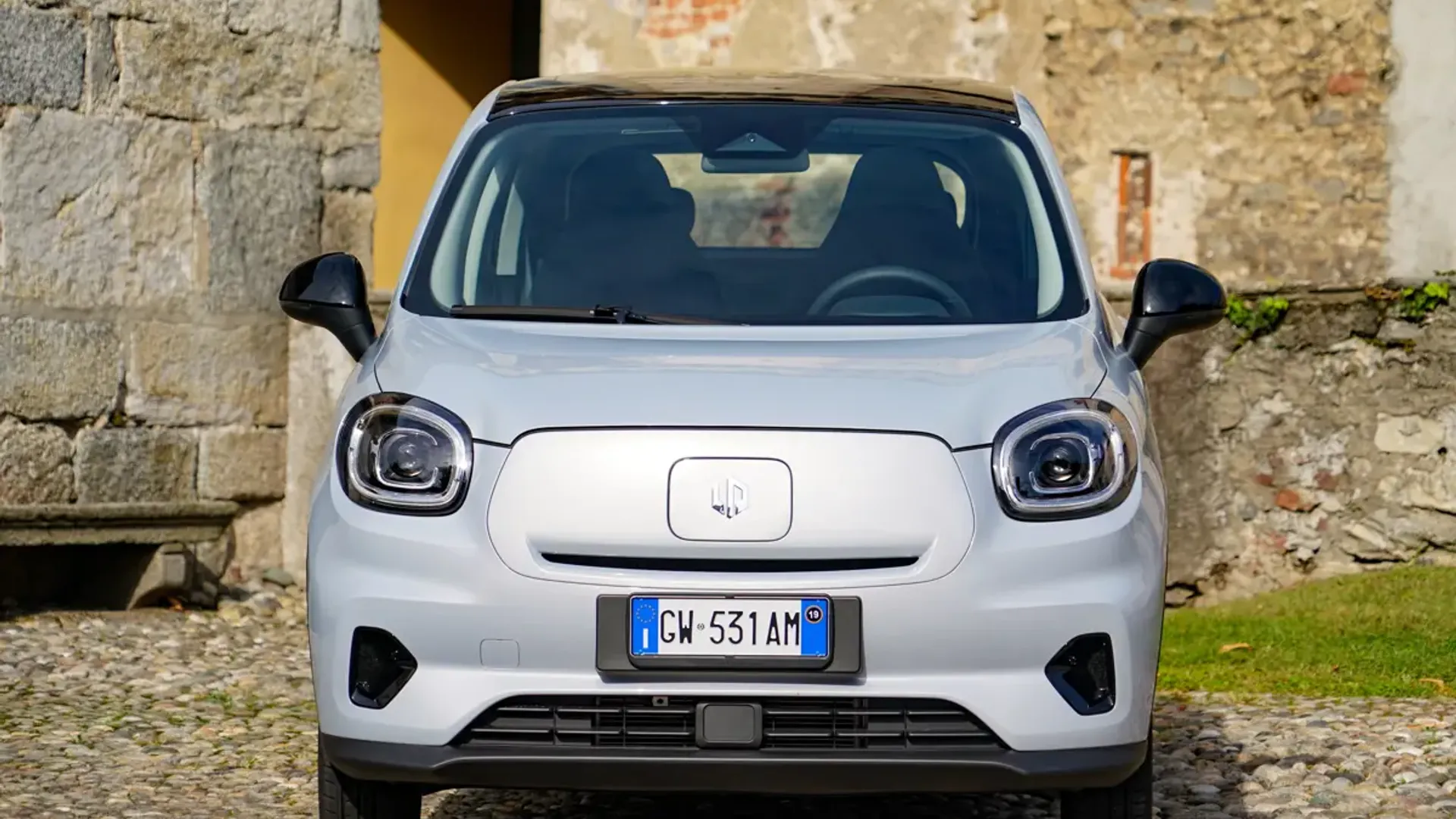 Elettronauti - Leapmotor T03 37.3 kWh - Bianco - Esterno - Vista anteriore a tre quarti