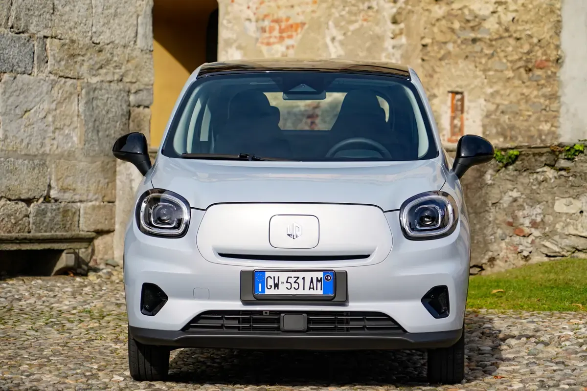 Elettronauti - Leapmotor T03 37.3 kWh - Bianco - Esterno - Vista anteriore a tre quarti