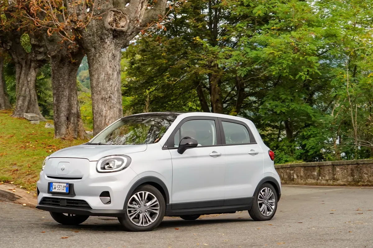 Elettronauti - Leapmotor T03 37.3 kWh - Bianco - Esterno - Vista anteriore a tre quarti