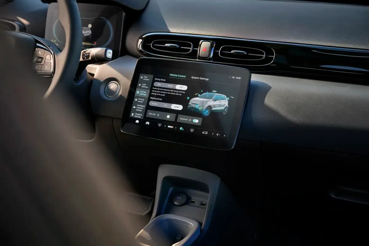 Elettronauti - Leapmotor T03 37.3 kWh - Infotainment - Vista della plancia