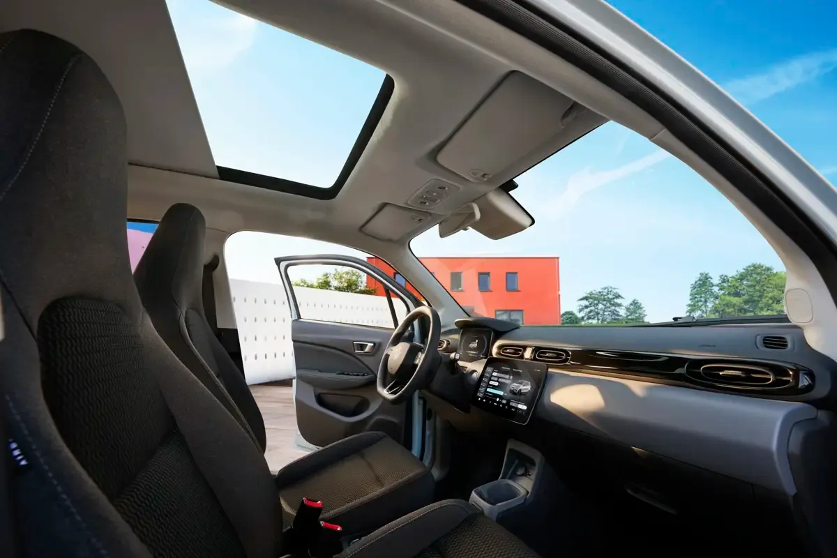 Elettronauti - Leapmotor T03 37.3 kWh - Interni - Vista della plancia
