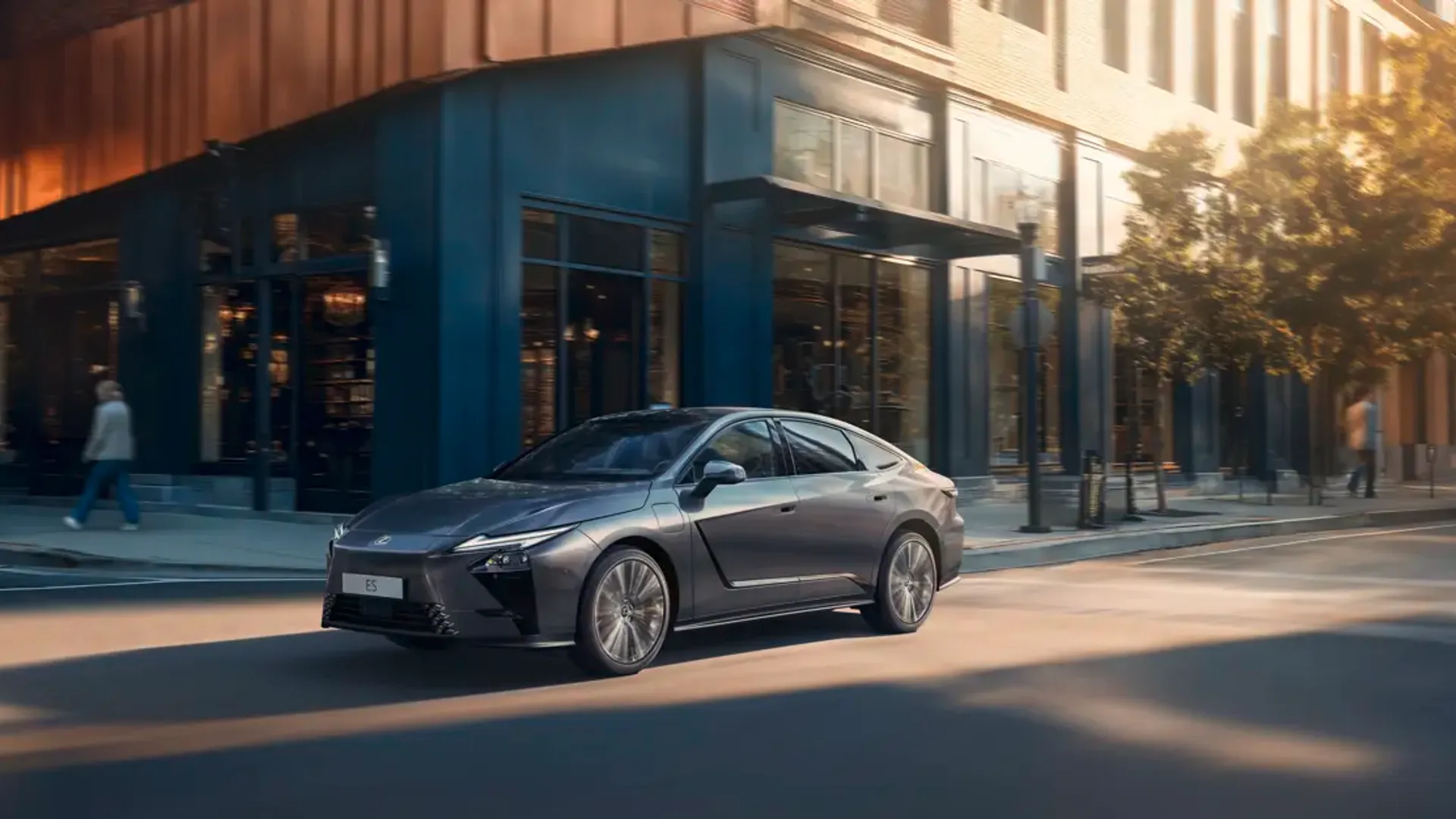 Elettronauti - Lexus ES 350e - Blu - Esterno - Vista anteriore a tre quarti