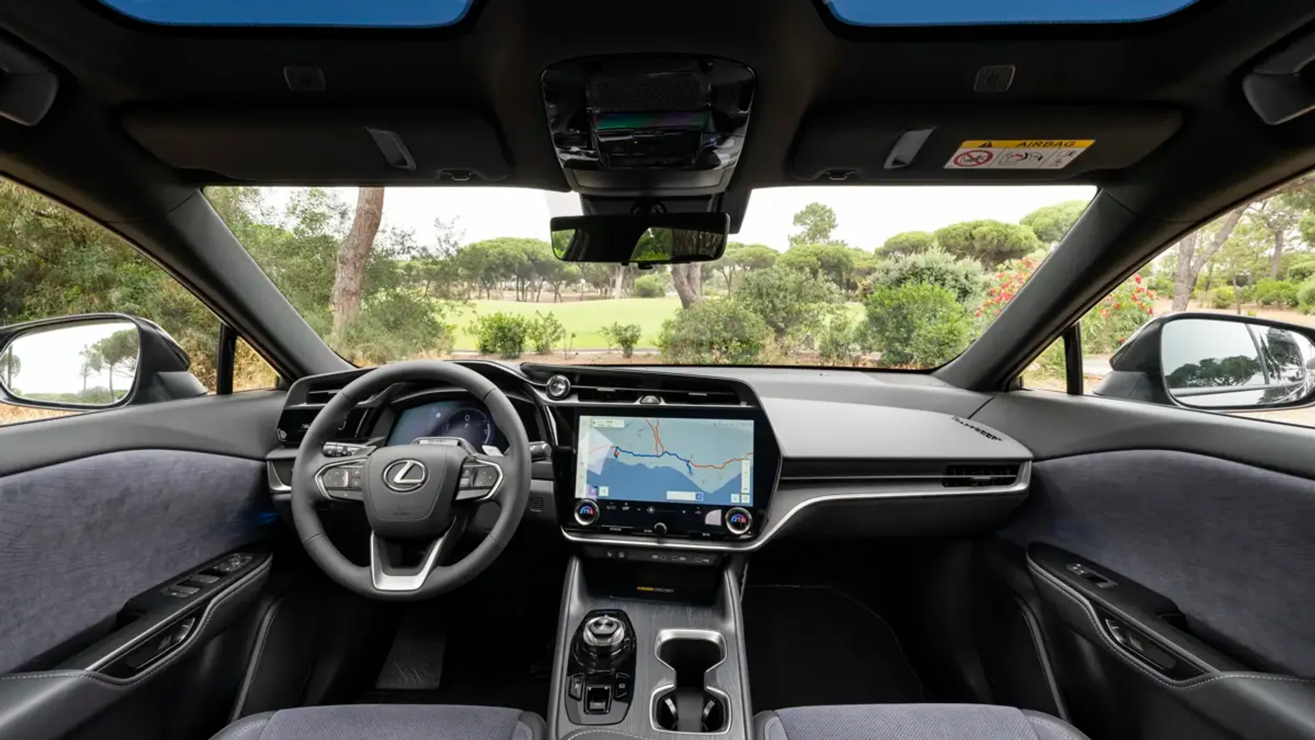 Elettronauti - Lexus RZ 500e - Plancia - Vista della plancia