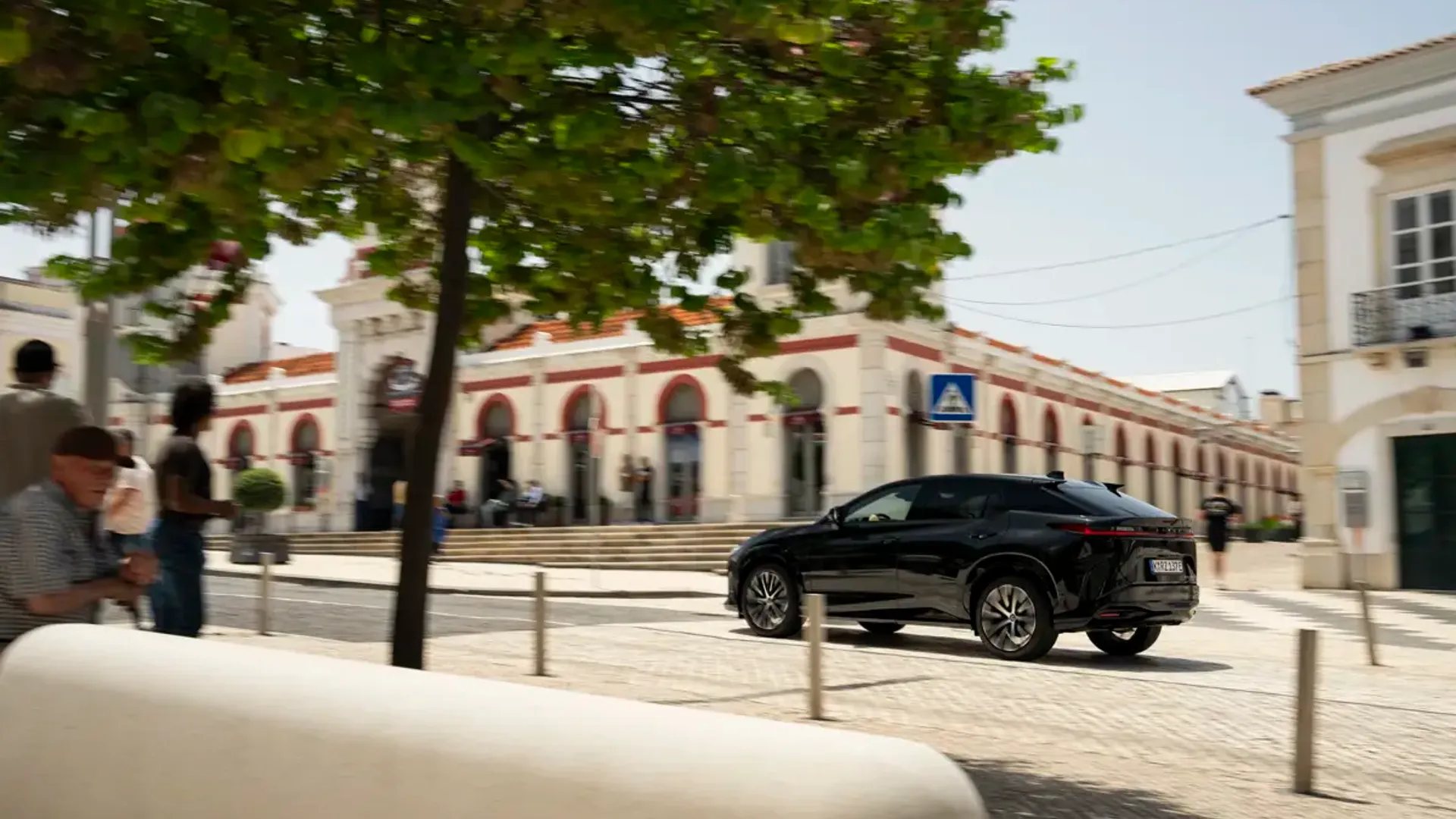 Elettronauti - Lexus RZ 500e - Nero - Esterno - Vista anteriore a tre quarti