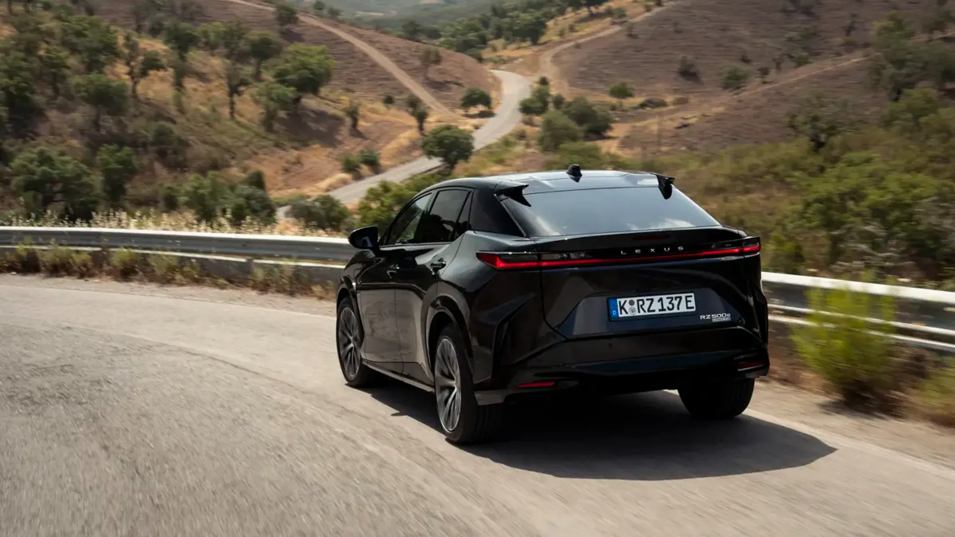 Elettronauti - Lexus RZ 500e - Blu - Esterno - Vista anteriore a tre quarti