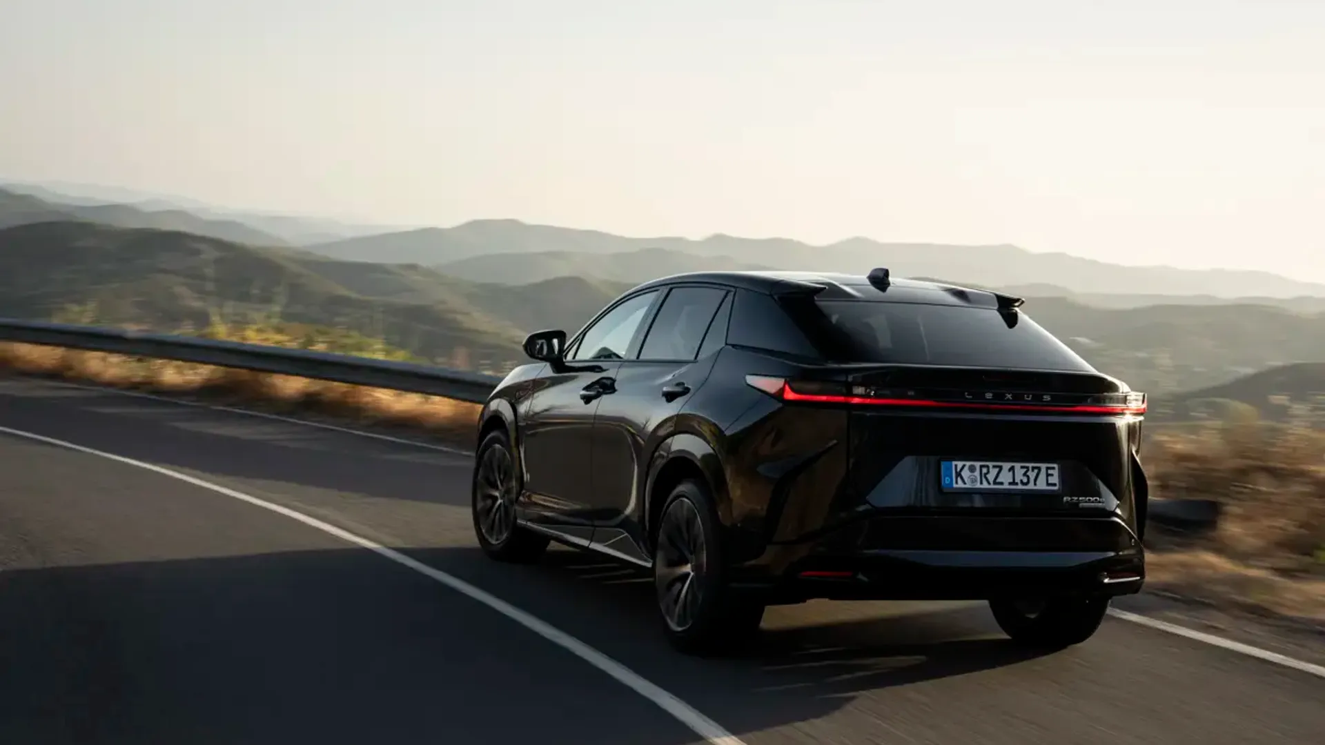 Elettronauti - Lexus RZ 500e - Copper - Esterno - Vista anteriore a tre quarti