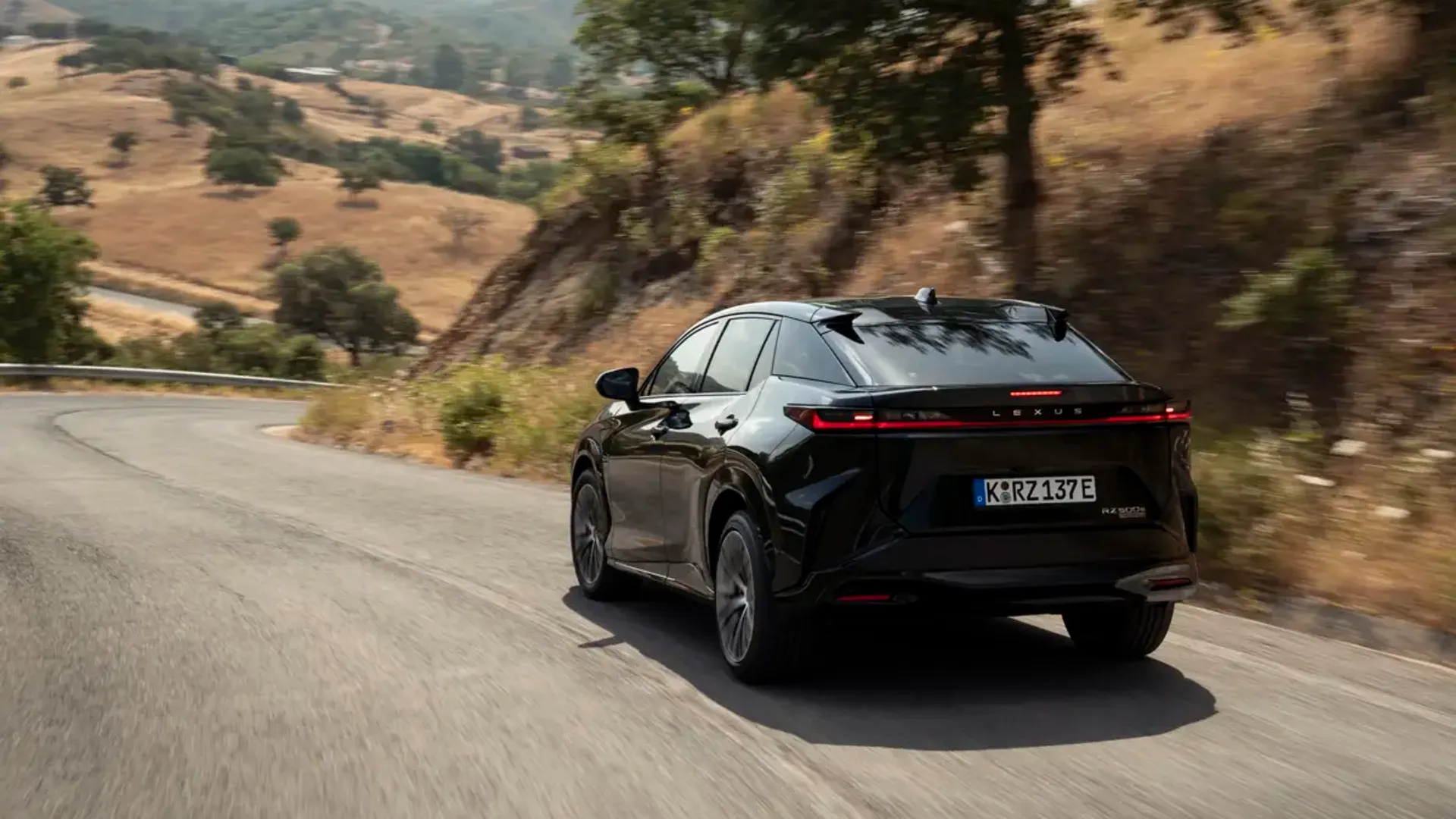 Elettronauti - Lexus RZ 500e - Copper - Esterno - Vista anteriore a tre quarti