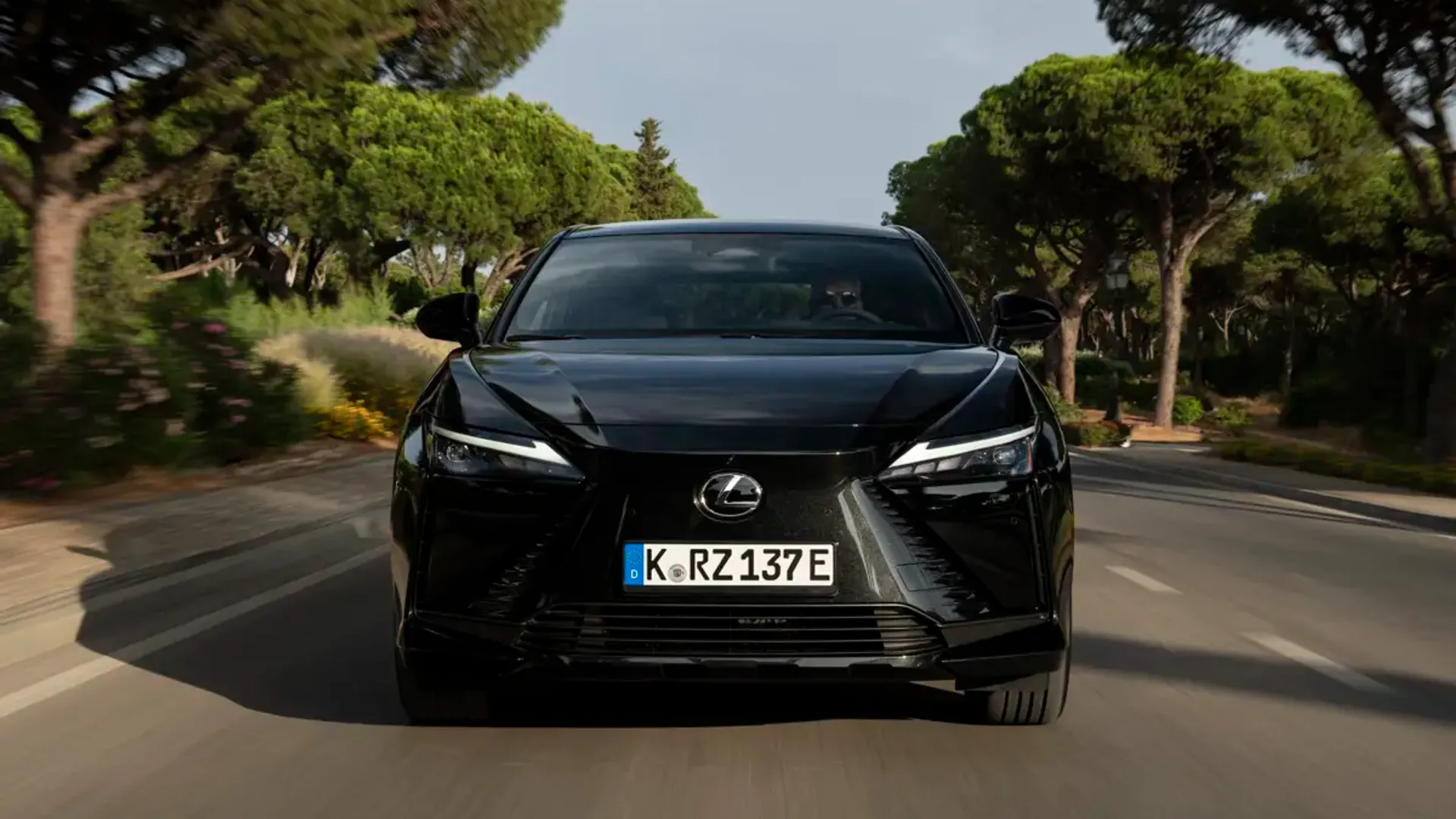 Elettronauti - Lexus RZ 500e - Copper - Esterno - Vista anteriore a tre quarti