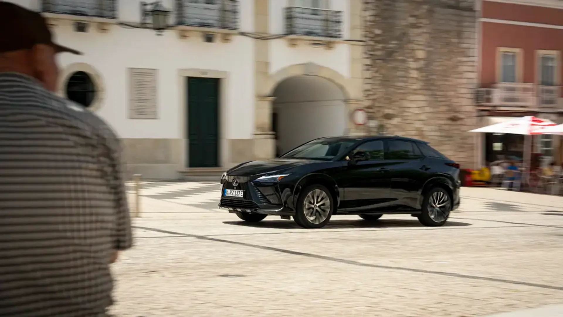 Elettronauti - Lexus RZ 500e - Dark Grey - Esterno - Vista anteriore a tre quarti