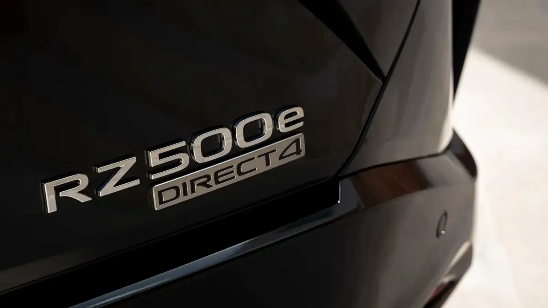Elettronauti - Lexus RZ 500e - Dark Grey - Esterno - Vista anteriore a tre quarti