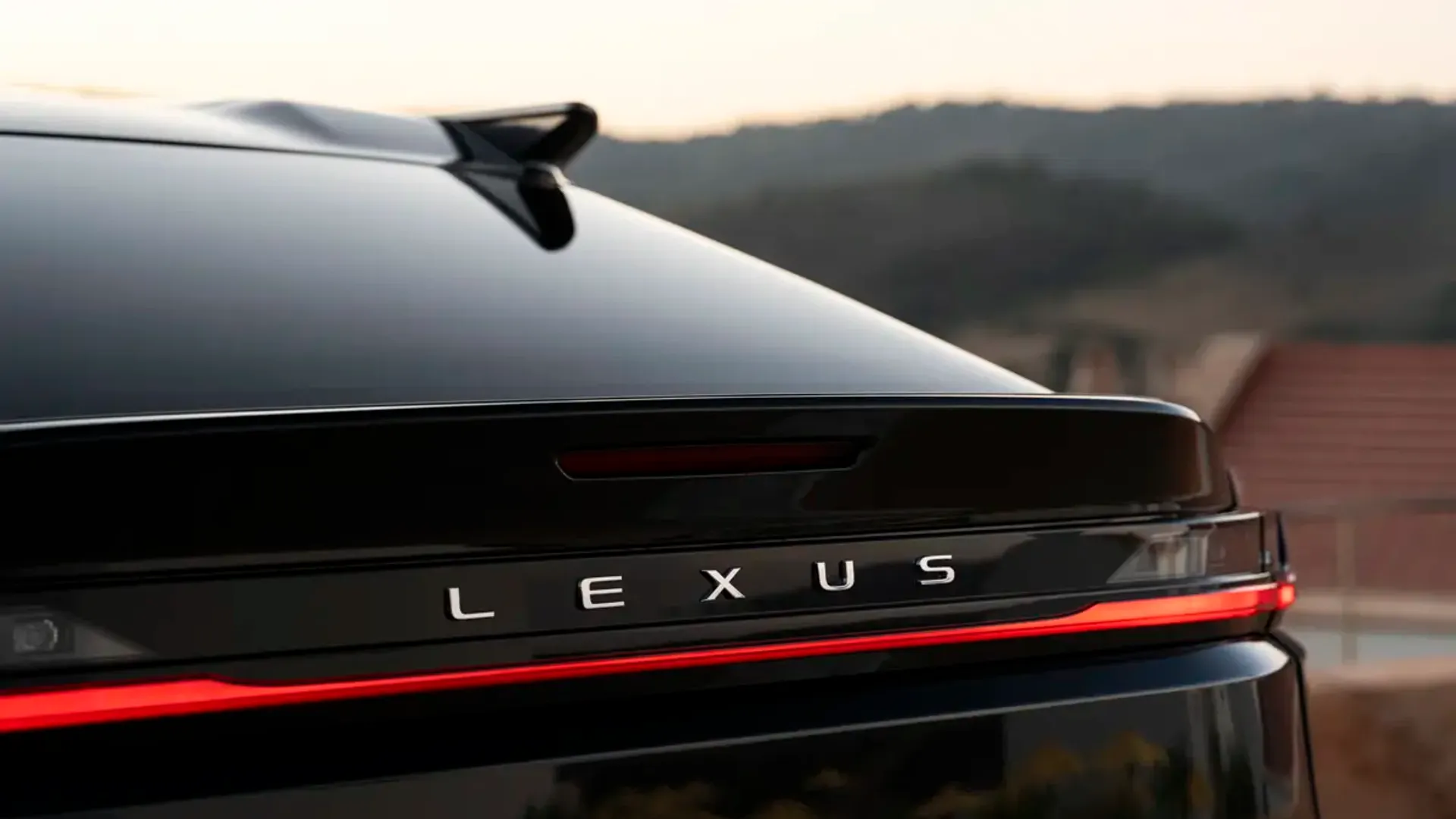Elettronauti - Lexus RZ 500e - Esterno - Vista posteriore