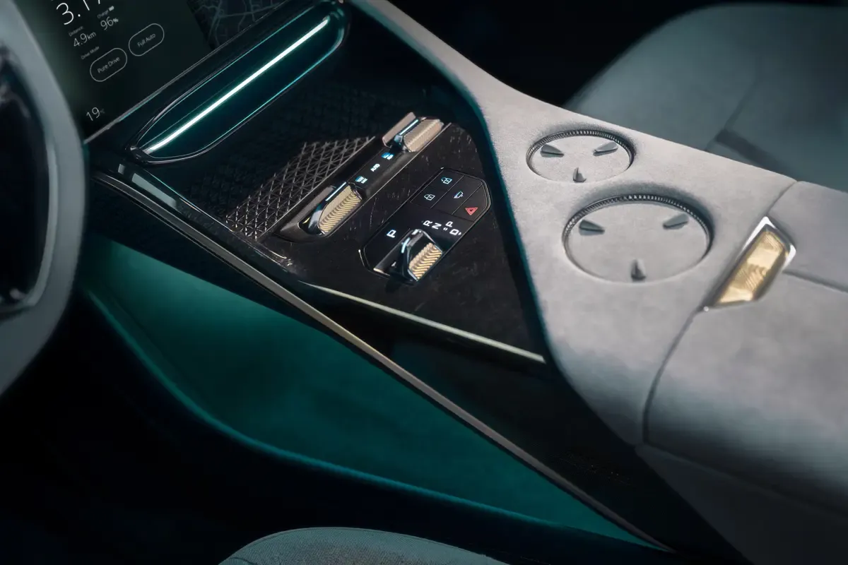 Elettronauti - Lotus Eletre 600 - Plancia - Vista della plancia