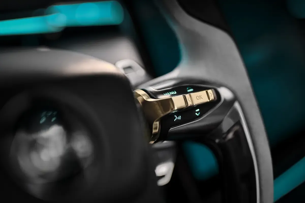 Elettronauti - Lotus Eletre 600 - Plancia - Vista della plancia