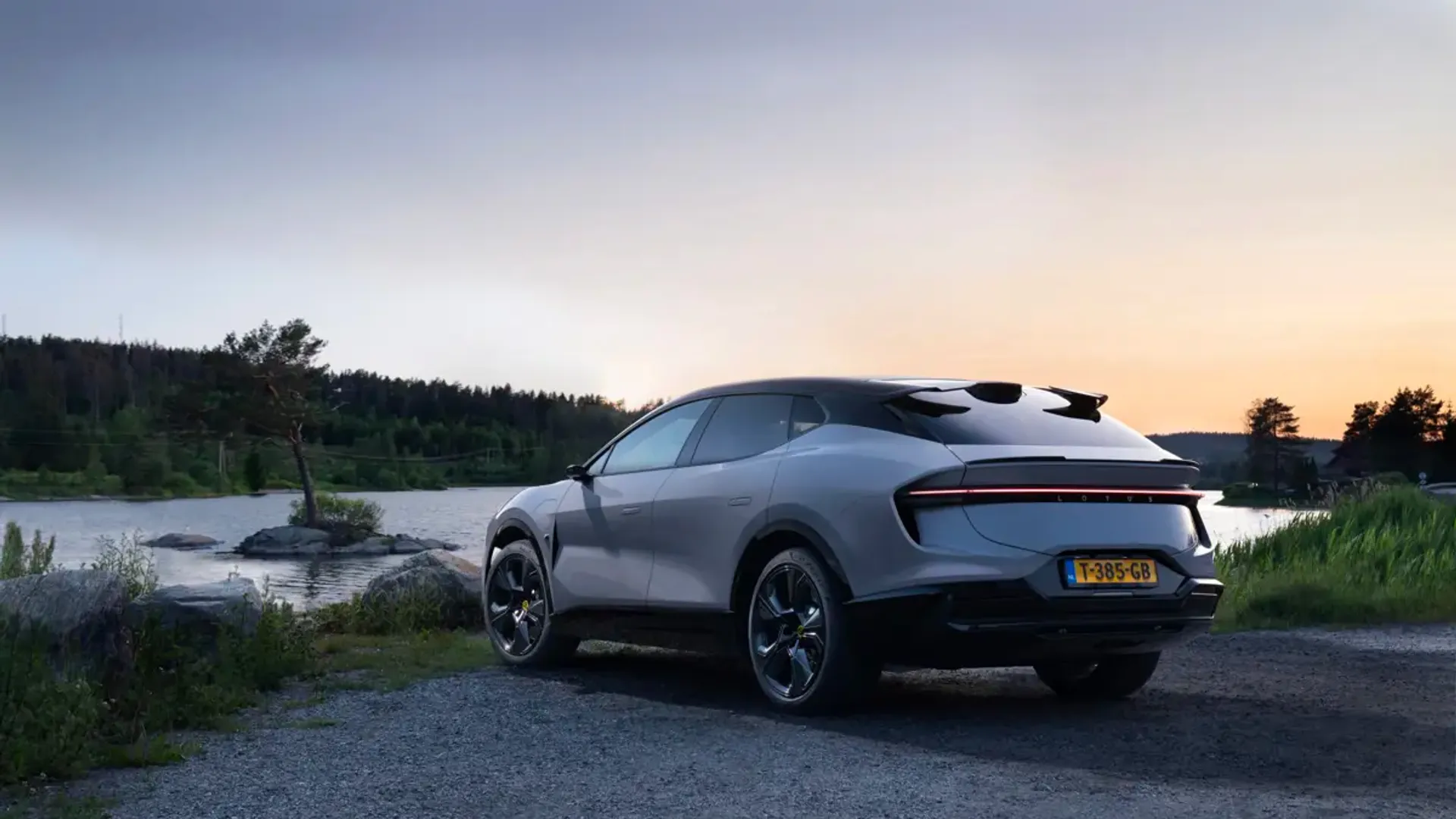 Elettronauti - Lotus Eletre 600 - Dark Grey - Esterno - Vista anteriore a tre quarti