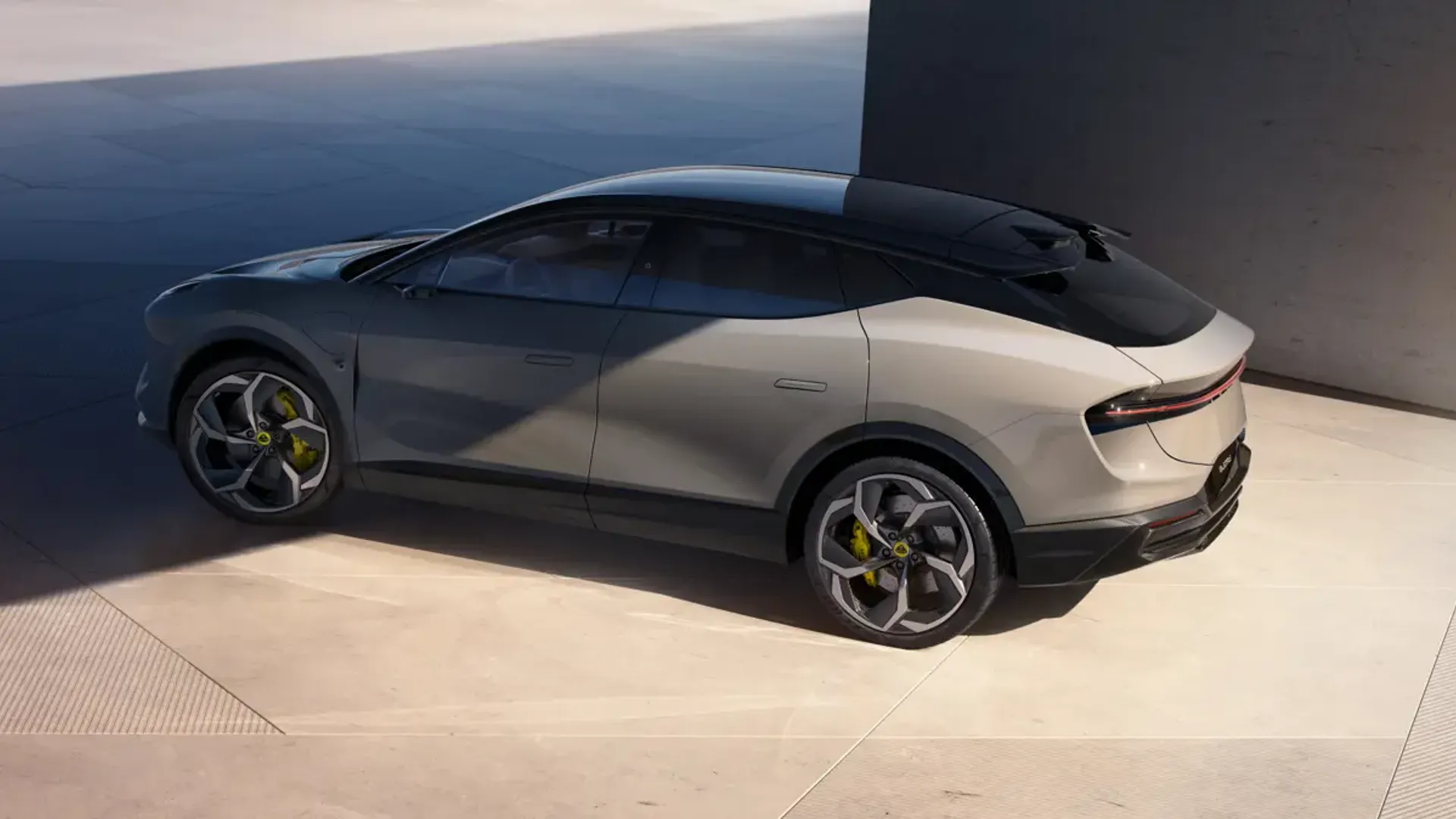 Elettronauti - Lotus Eletre 600 - Grigio - Esterno - Vista anteriore a tre quarti