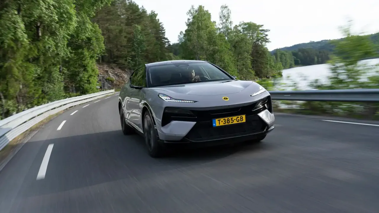 Elettronauti - Lotus Eletre 600 - Grigio - Esterno - Vista anteriore a tre quarti