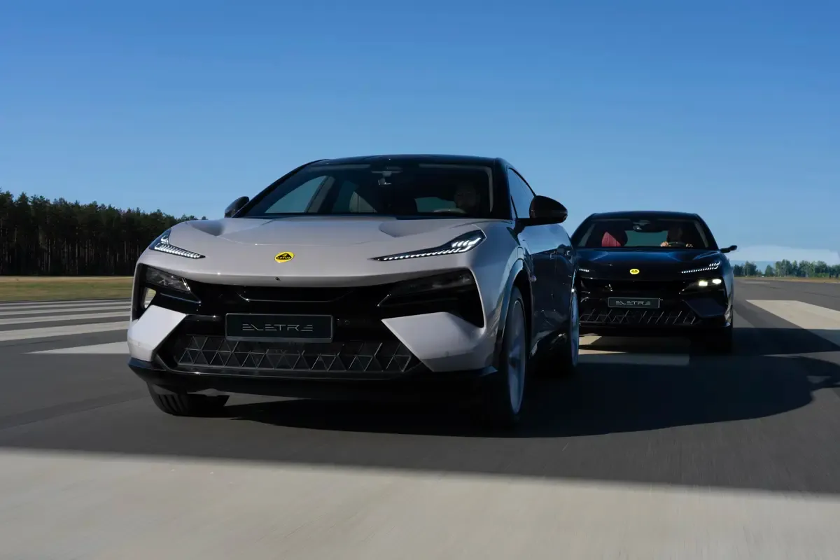 Elettronauti - Lotus Eletre 600 - Giallo - Esterno - Vista anteriore a tre quarti