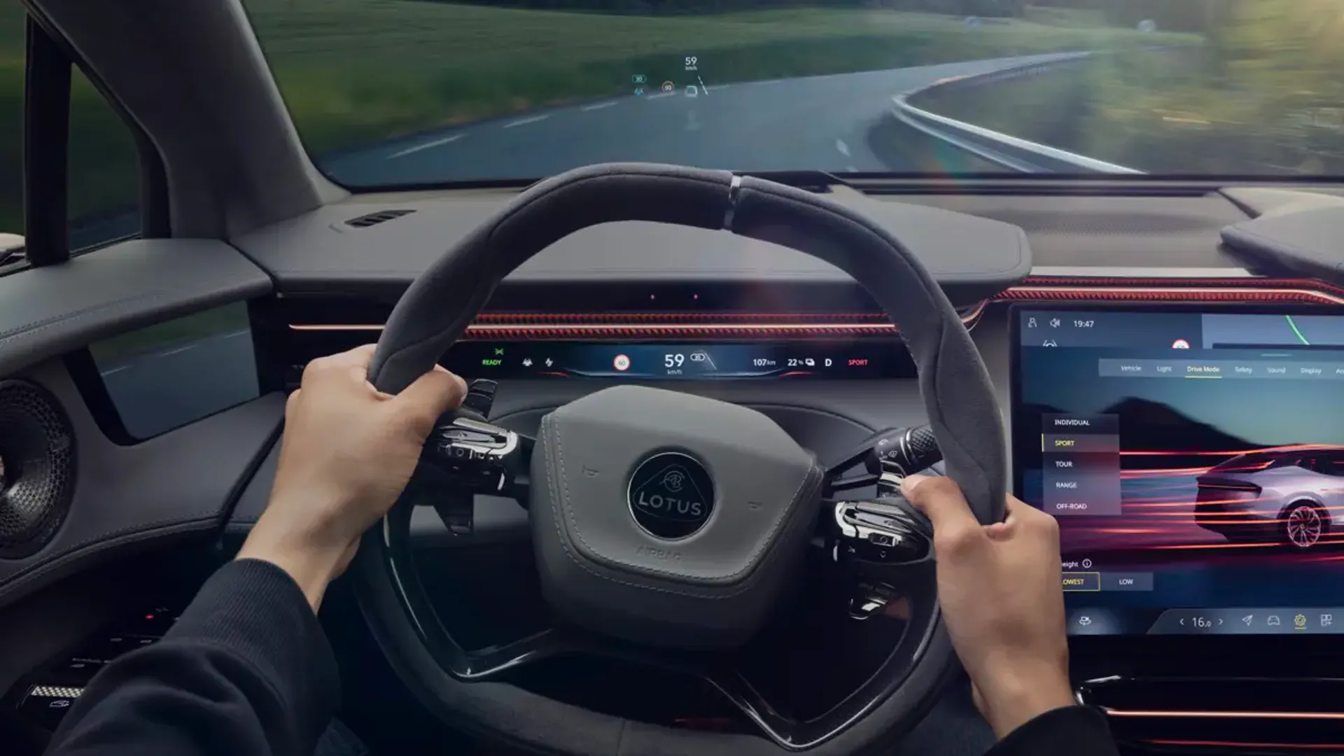 Elettronauti - Lotus Eletre 600 - Infotainment - Vista della plancia