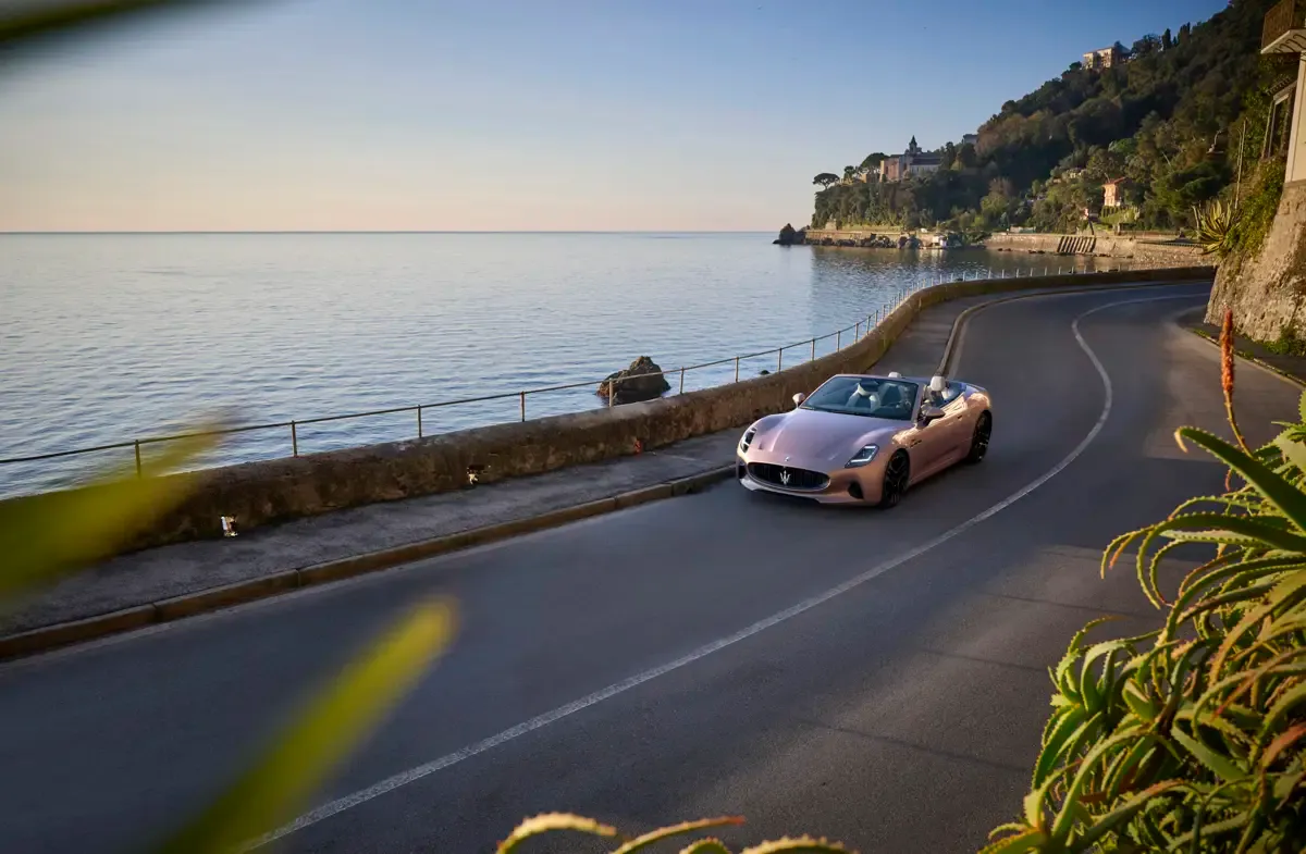 Elettronauti - Maserati GranCabrio Folgore - Copper - Esterno - Vista anteriore a tre quarti
