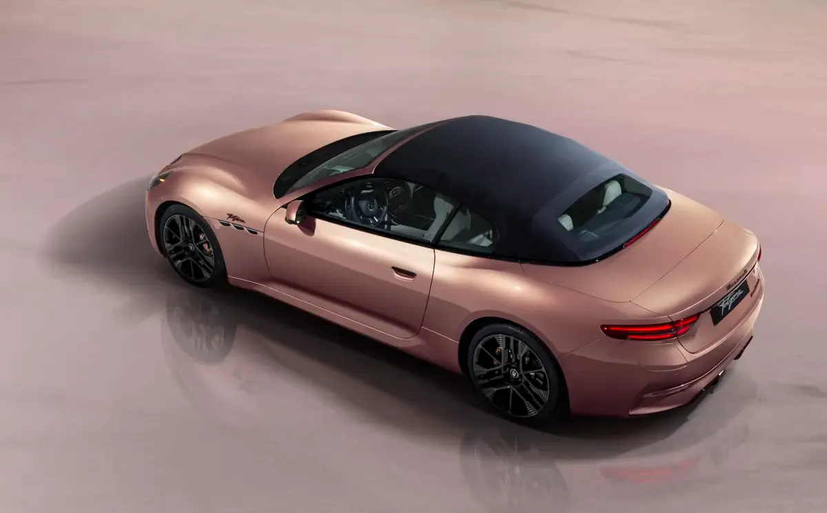 Elettronauti - Maserati GranCabrio Folgore - Rose Gold - Esterno - Vista anteriore a tre quarti