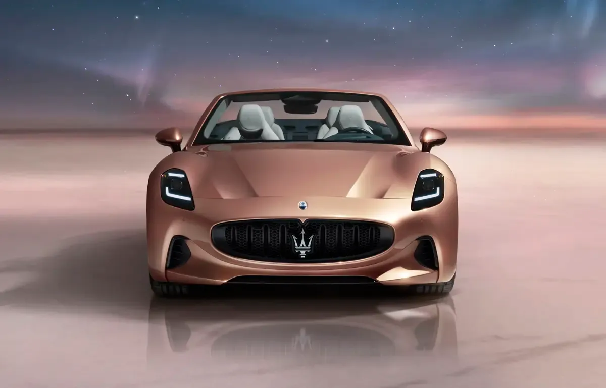 Elettronauti - Maserati GranCabrio Folgore - Rose Gold - Esterno - Vista anteriore a tre quarti