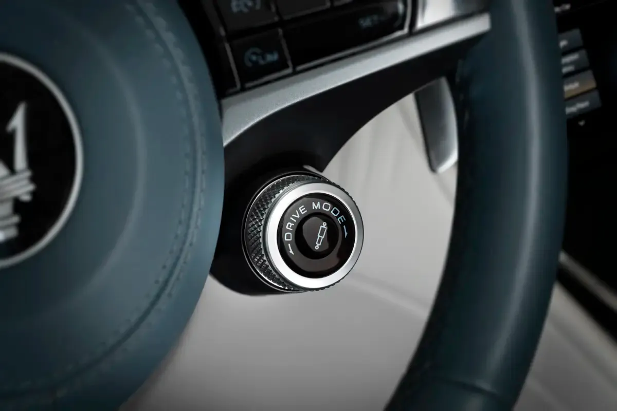 Elettronauti - Maserati GranCabrio Folgore - Rose Gold - Esterno - Vista anteriore a tre quarti