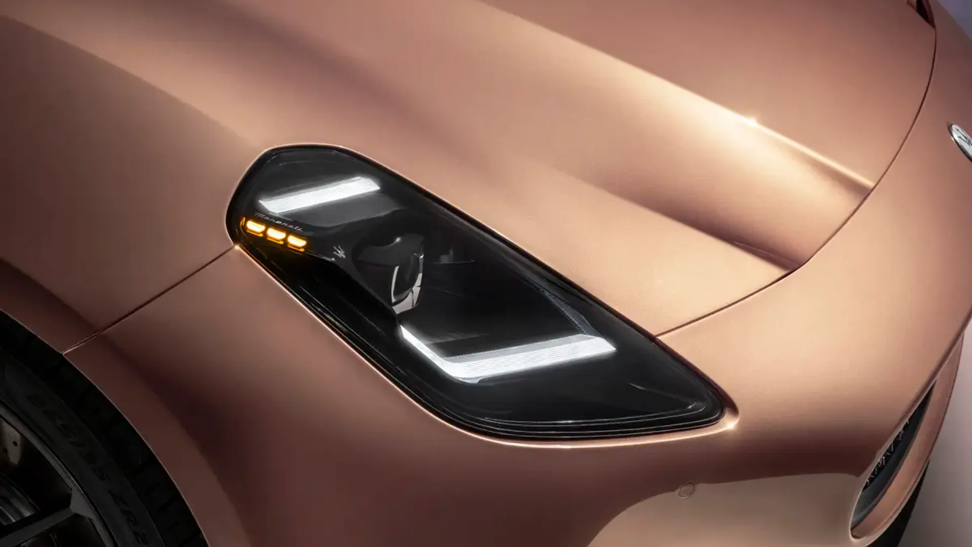 Elettronauti - Maserati GranCabrio Folgore - Rose Gold - Esterno - Vista anteriore a tre quarti